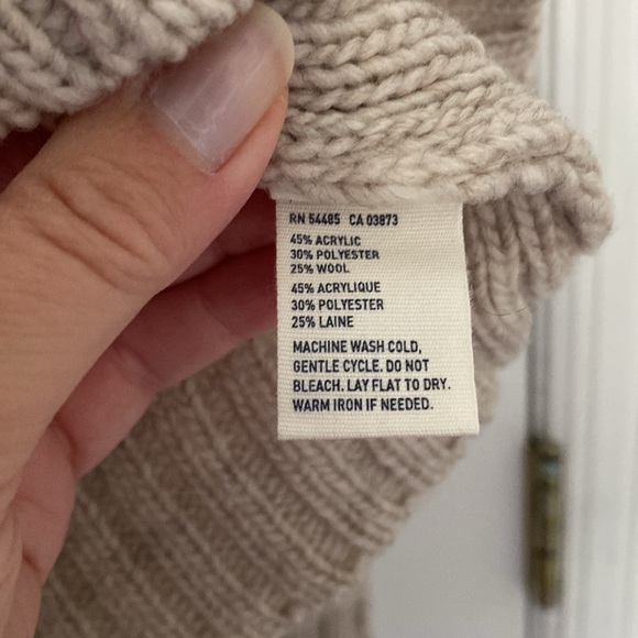 American Eagle Sweater - Picture 4 of 4